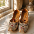 Ivory Embroidered Punjabi Jutti