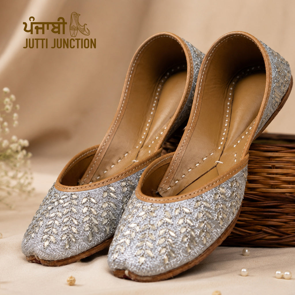 Silver Sheesh Mahal Jutti