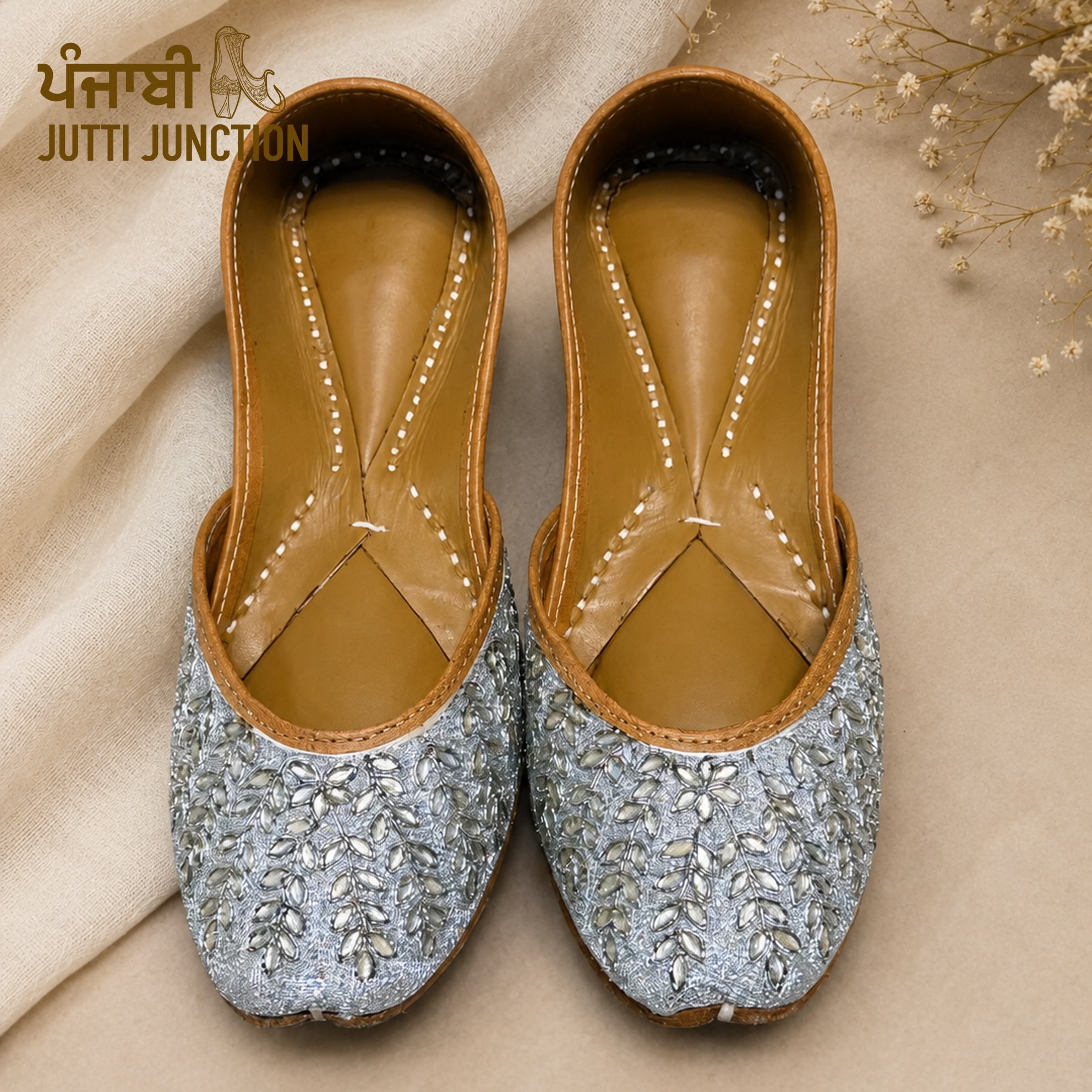 Silver Sheesh Mahal Jutti
