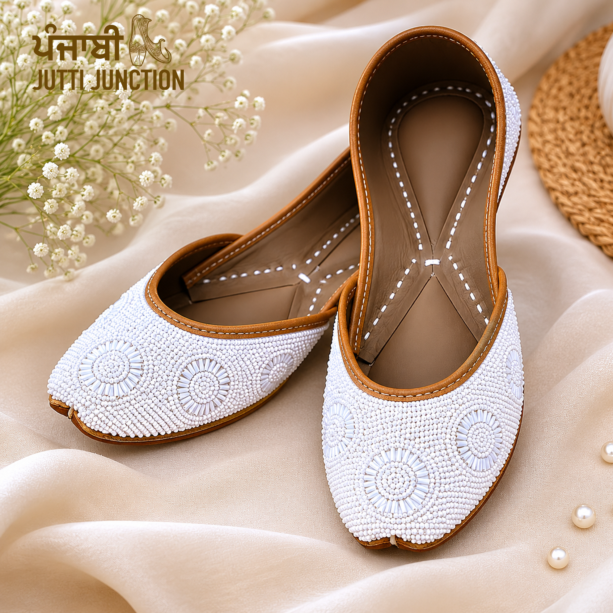 Pearl White Classic Jutti