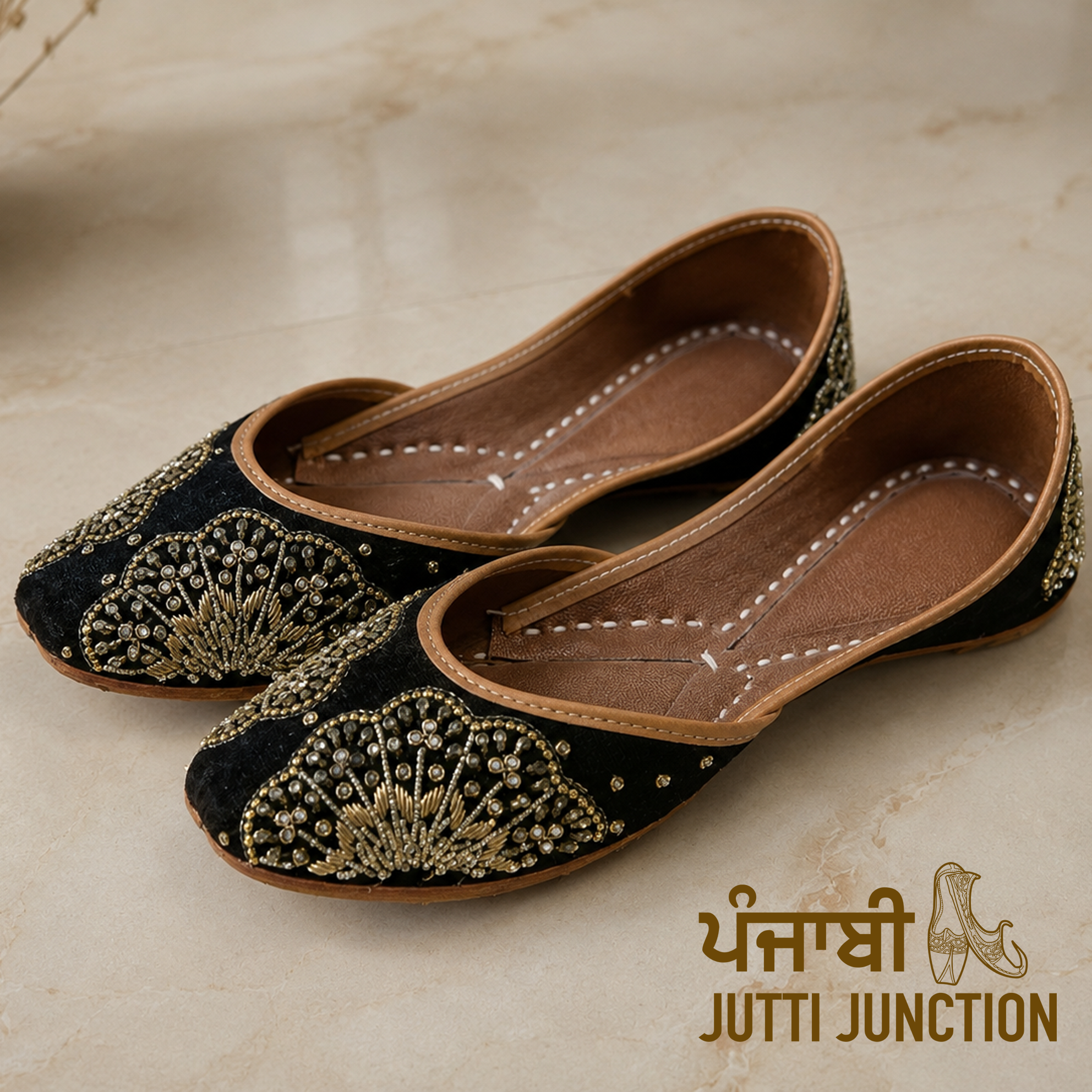 Noor Black Golden Jutti